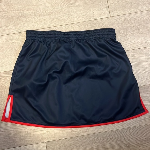 Navy and red athletic skirt - Picture 3 of 4